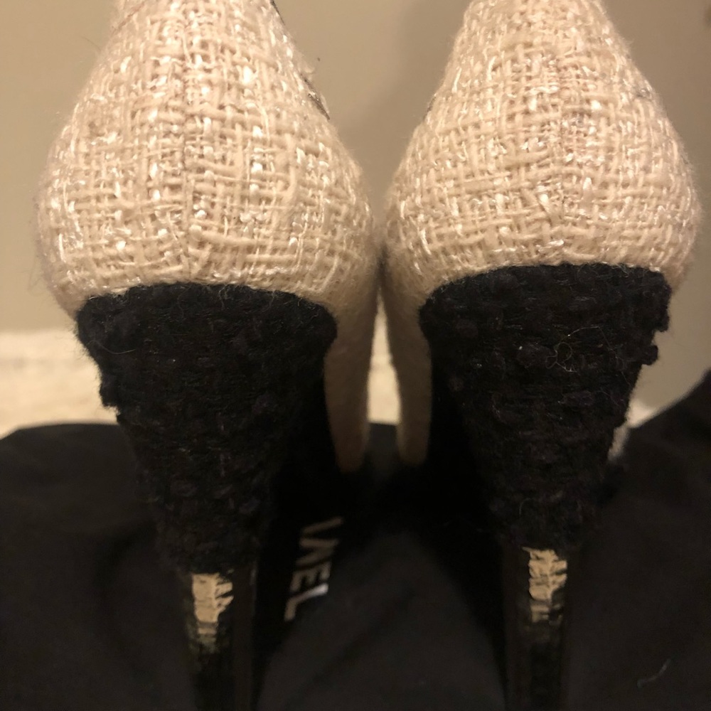 Chanel Pumps. - Picture 4 of 11